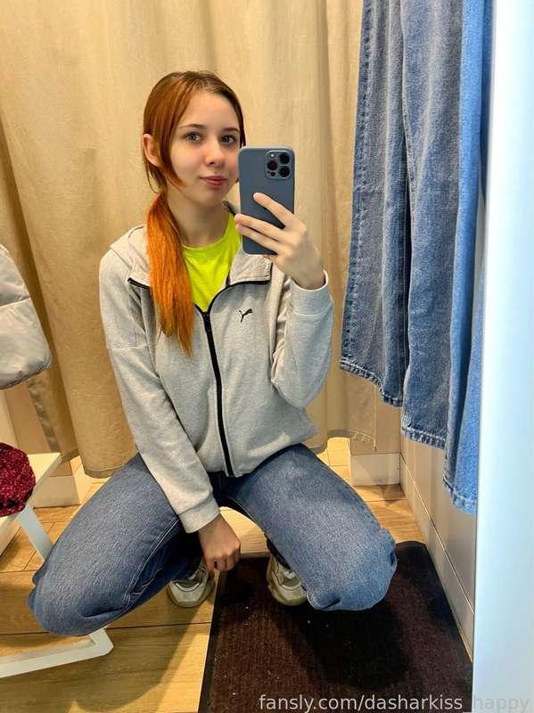 A quick pic from the fitting room 😊😜



#slim #redhead #skinny #real #student #cute #petite #selfie