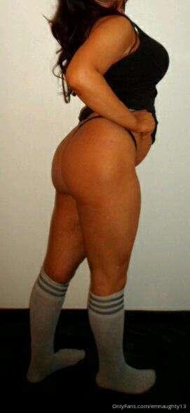 Sexy throwback pic! God I miss tanning! 😫
