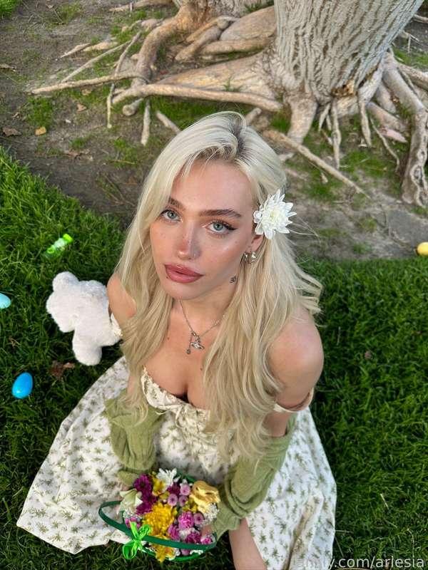 what if i wore this on our picnic date? 😇