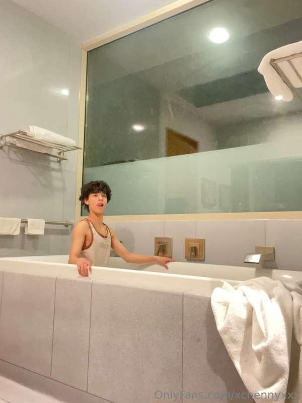 Am I tiny or is this bathtub huge