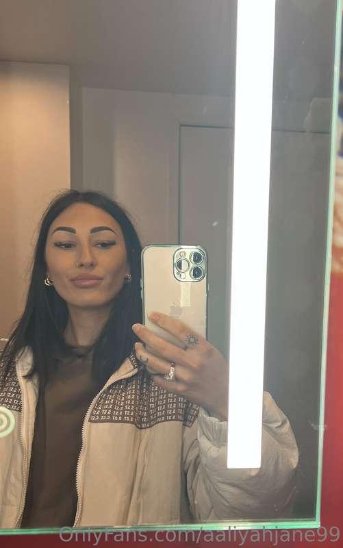 Who’s up and wants to chat xx