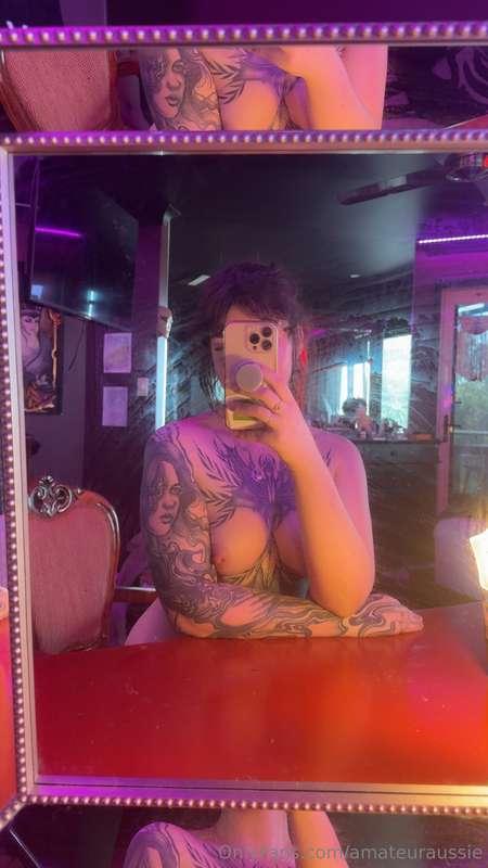 such desk wow 😮 I ordered one of those makeup mirrors with t..