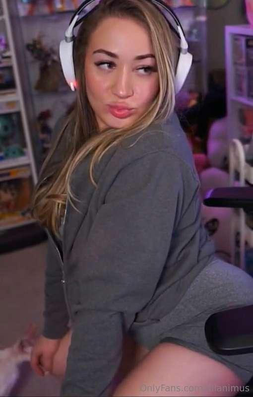 who wants to see me twerk?