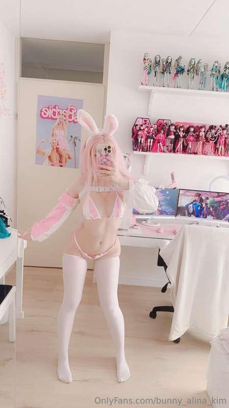 any bunny wanna have some fun??