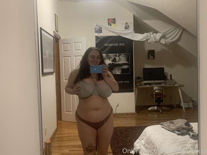 Do you love my curvy body?