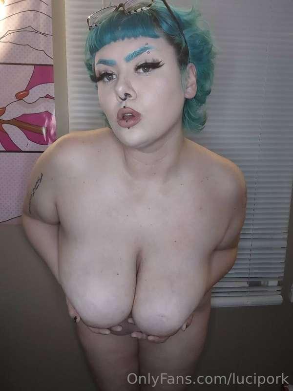 ✨NO PPV✨ This chubby alt girl wants her pussy played with @k..