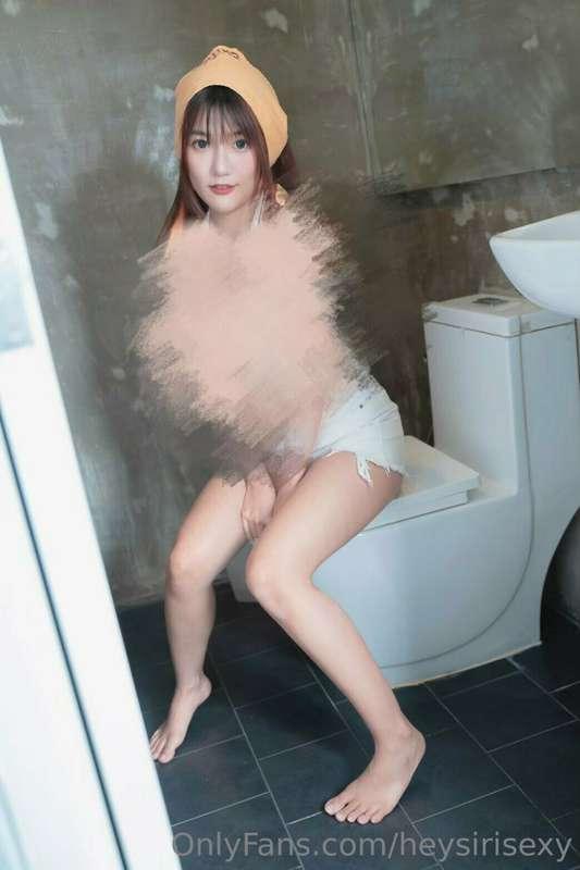 ตามหนูเข้าห้องนำมาทำไมคะเนี่ย Follow me in restroom  

#ห้อง..