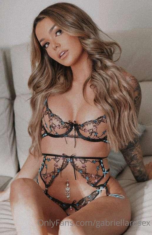 Dropping a new b/g video this weekend 💗💗💗