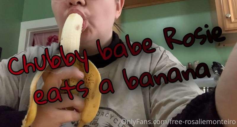 ‼️SFW‼️
Watch me slowly devour this banana, savoring every s..