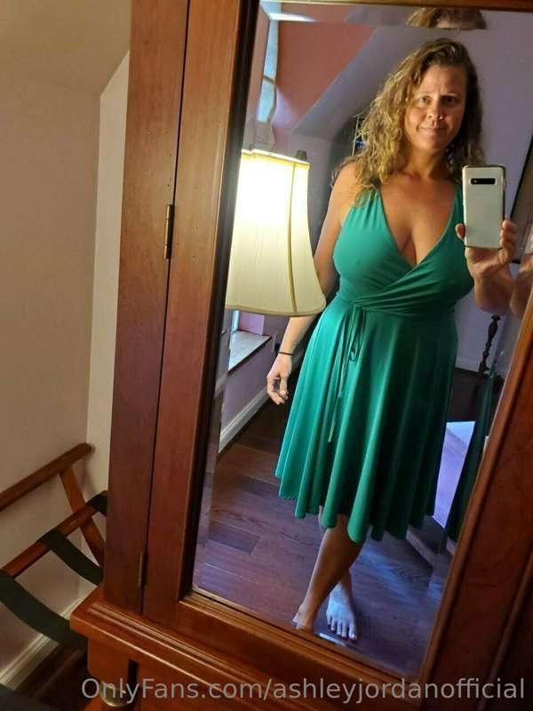 Can someone take me out? 💕💕