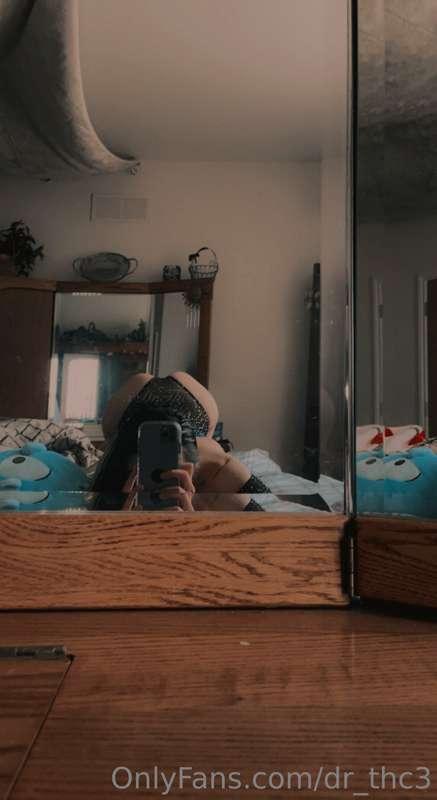 bent over imagining you behind me.. 🖤 xx