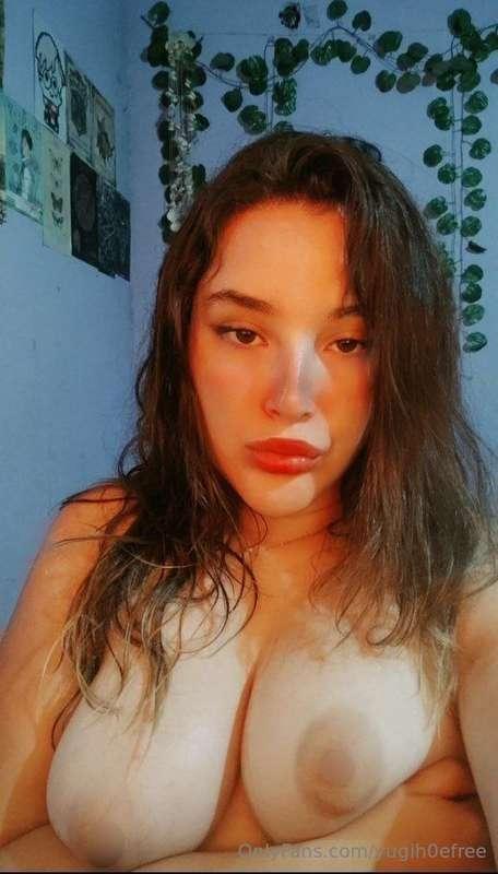 Hello baby😍, I invite you to subscribe to my profileFREE FRE..