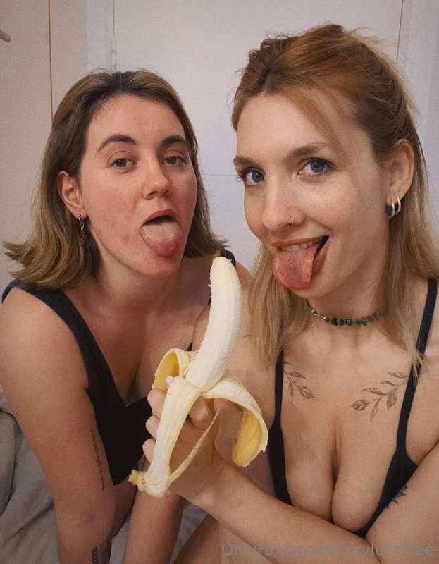 Naughty hungry little girls 