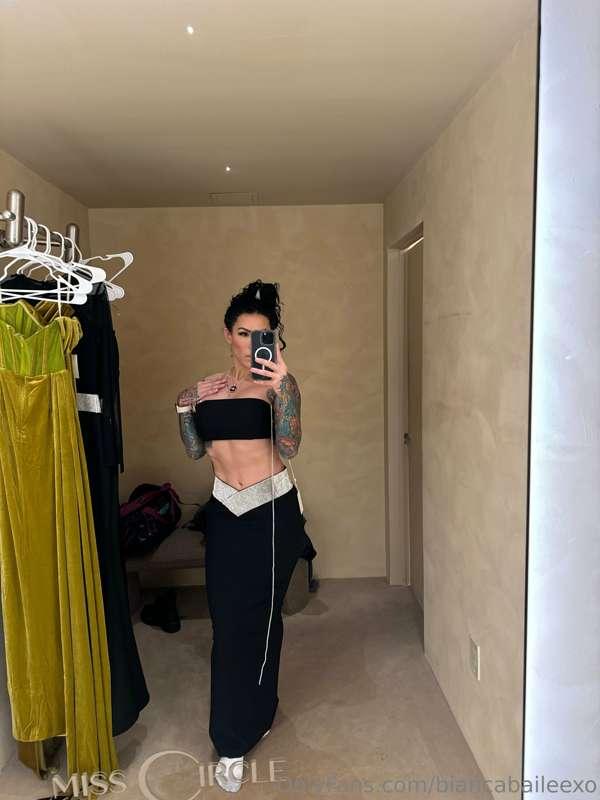 Can I send you dressing room nudes??😈