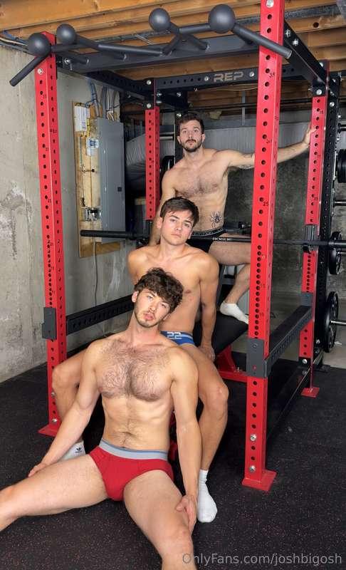 Plenty to go around 🤤🍆💦🍑