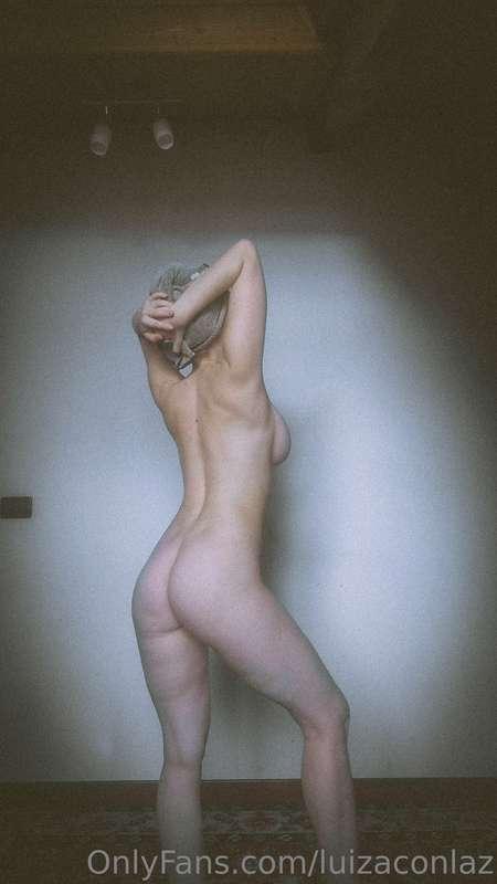 Curved lines outlining the female body
