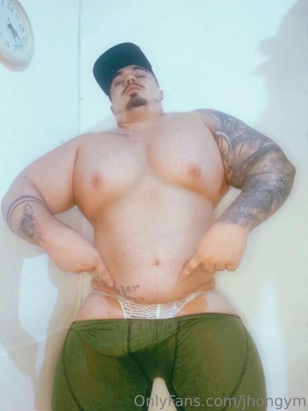 A well erect penis💪🏼🔥
