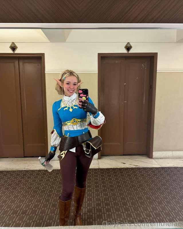 Here's my Breath of the Wild Zelda for Day 2 of Anime NYC! 🗽