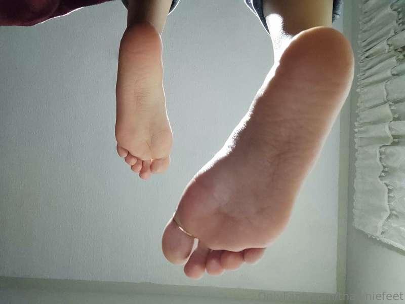 thawniefeet image #2