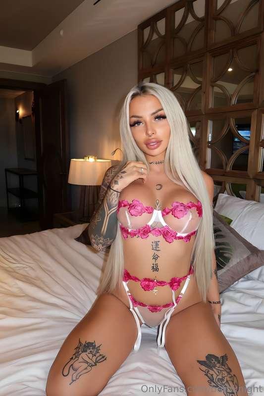 My fav 18 y/o baddie has a crush on you 🤤 FREE access to @vi..