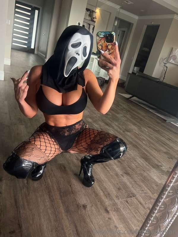 Friday the 13th vibes 😈Ask me about my $13 bundle for today ..