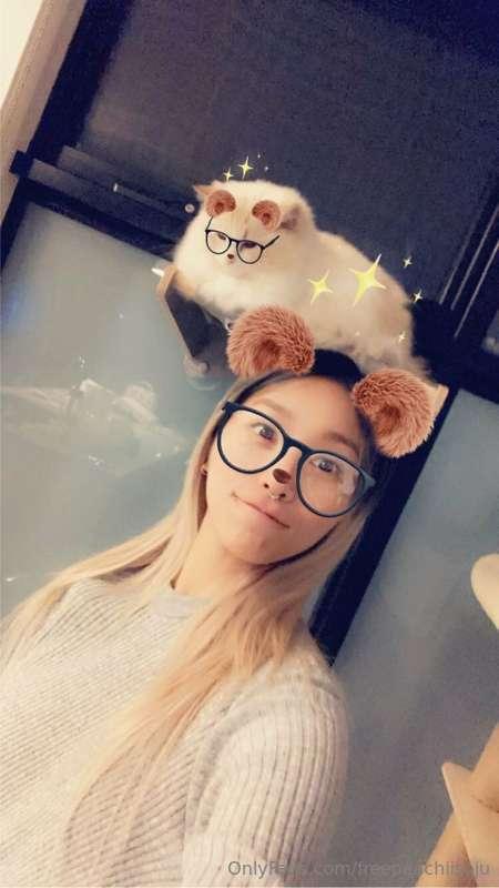 Tofu and I are now smarts because we put on glasses lol 🤓🤓
