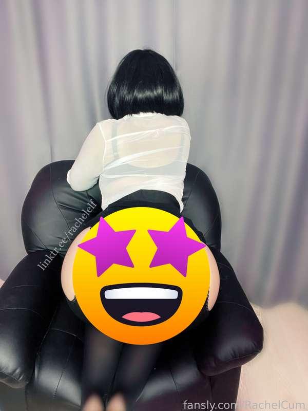 I love my roundness, I'm so cute😅


#bigass #daddysgirl #ass #young #juicy #sexy #booty #naked  #body #babe