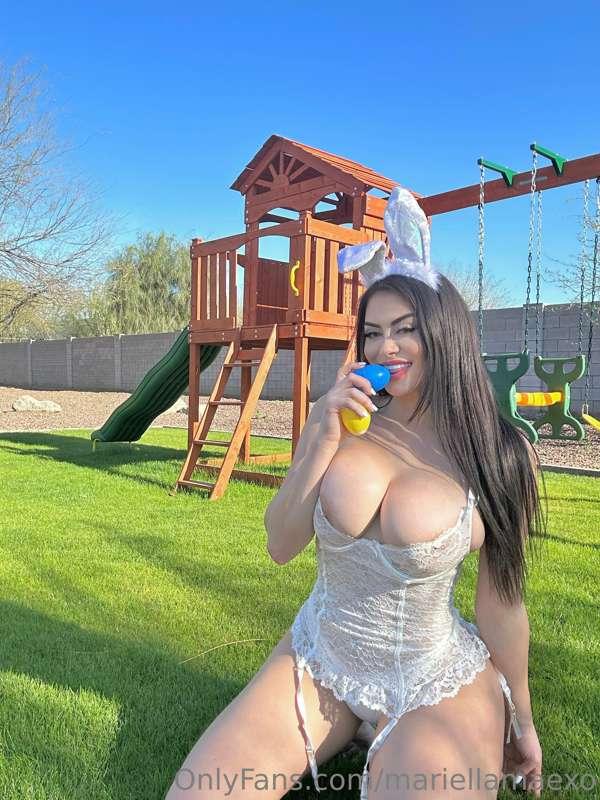Stuck playing at home, mommy needs a hand🤭