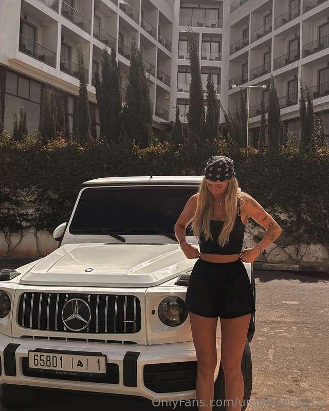 coming for a ride?😊👇🏻 https://onlyfans.com/jazzkerins/c2