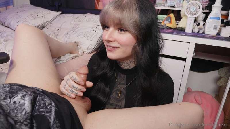 do i look cute sucking cock?? 