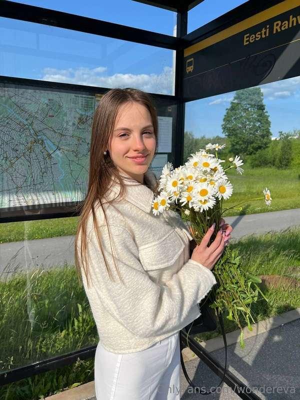 To be honest I’m obsessed with flowers 🤍🌸