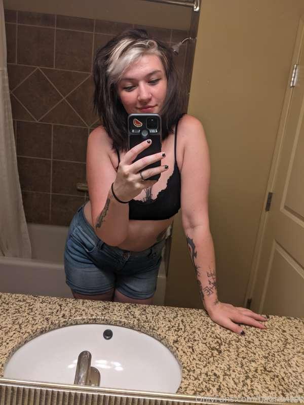 I love the hotel bathroom mirror lol