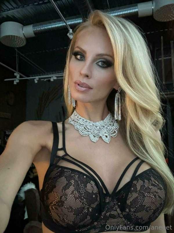 Looking for a naughty start to your week? Dm me 😘❤️