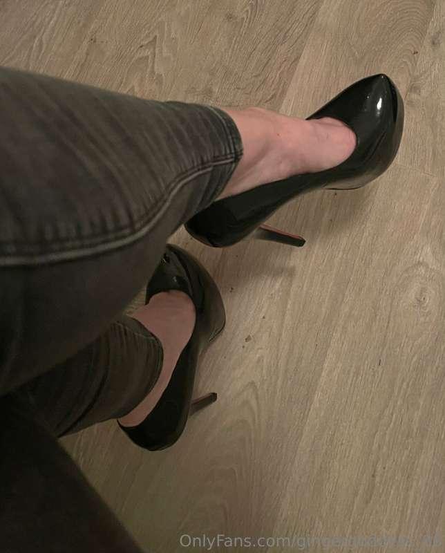 Do you like my feet? Let me know!