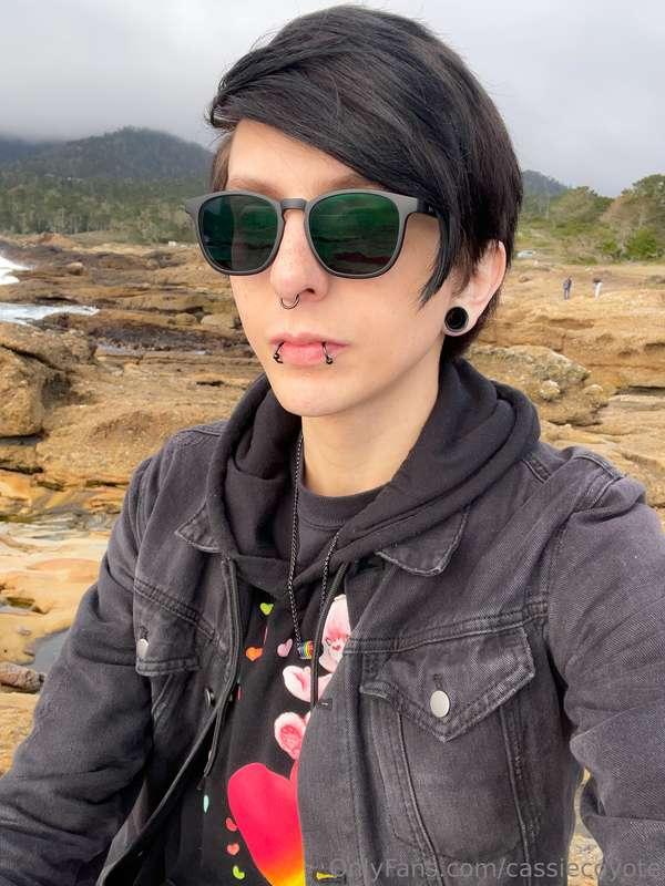 nature boy, lookin like kind of a ✨𝓬𝓾𝓷𝓽✨ in my sunglasses~ 😎..