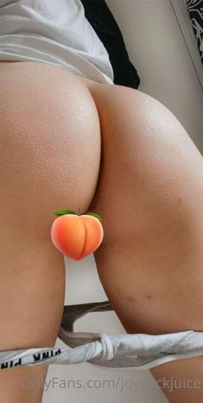 Watch me take it off for you 🍑