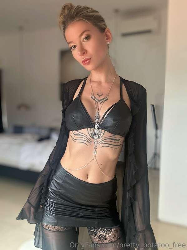 What do you think of this outfit?  Do you think I can wear i..