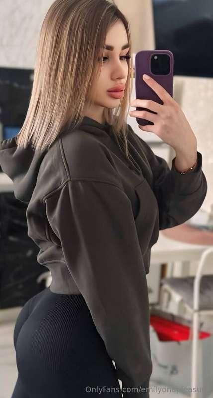 @hanna.hi shy but experienced cutie will handle your cock we..