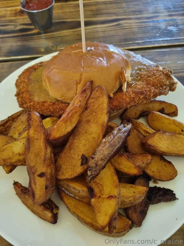 One of the main advantages of fast food is its quick availab..
