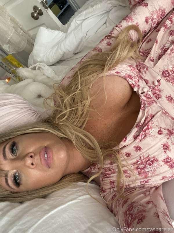 Stay in bed with me 😘💋