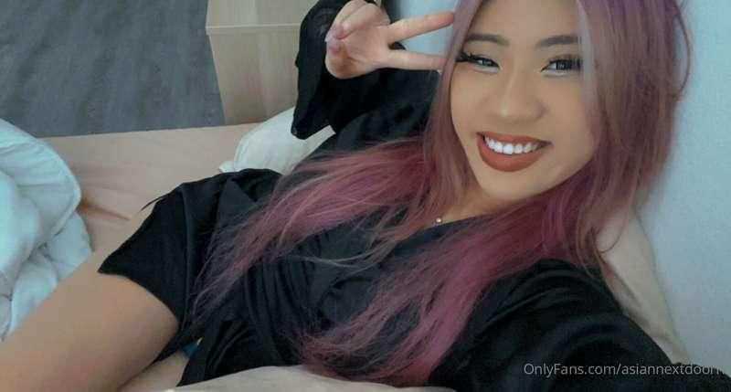 Want to see what’s underneath? 💗🖤😈