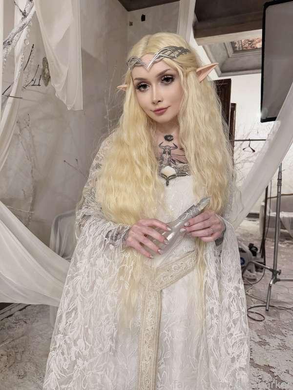 Galadriel backstages 🫶