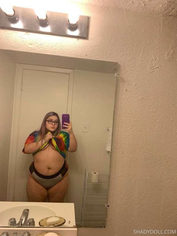 Who wants my clothes on the floor😈