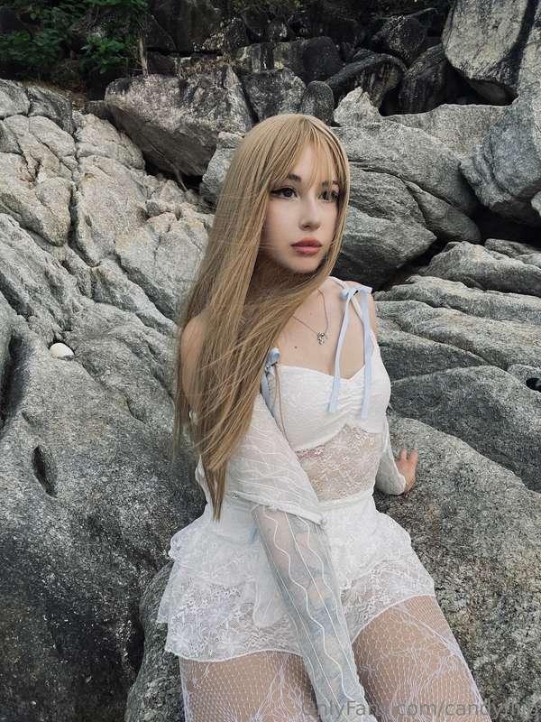 I look especially delicate against the harsh rocks. White la..