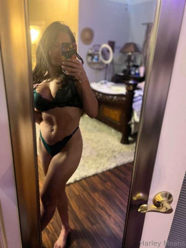 Ready to pounce on a massive cock 🥵