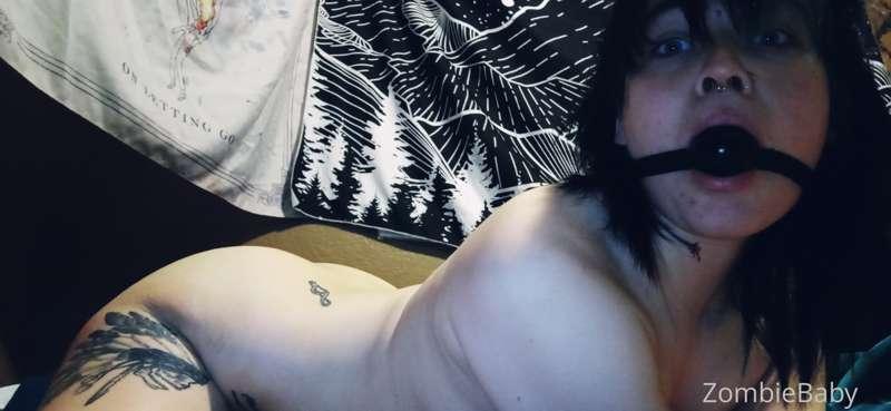 Good morning lovelies. 💖
Seems like a nice day to spoil me, ..