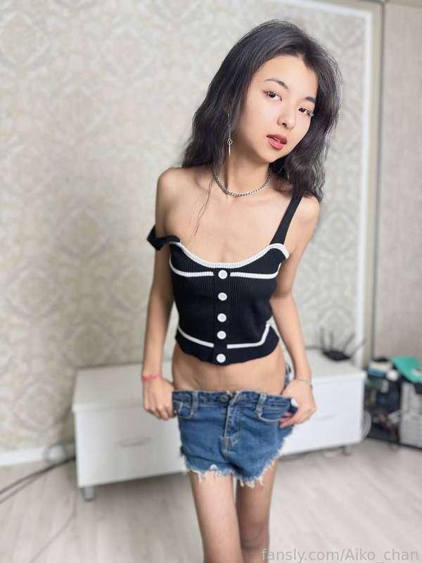 Even if I'm petite, you'd fuck me like a big slut.

#fyp #asian #cute #skinny #18 #teen #petite #flat #smalltits #tease #topless #japanese