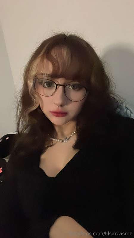 Wearing black because it's a mood.🖤