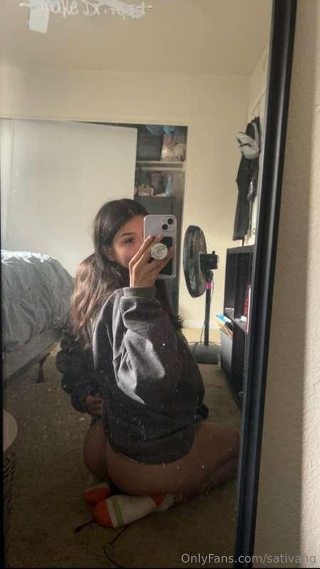 dirty mirror pics r my fav <3