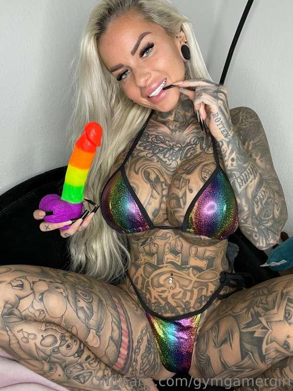 Behind every sweet smile is a little bit of naughty. 😜😽